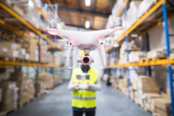 Comment les entreprises de livraison peuvent-elles intégrer les drones pour améliorer l'efficacité de la distribution ?